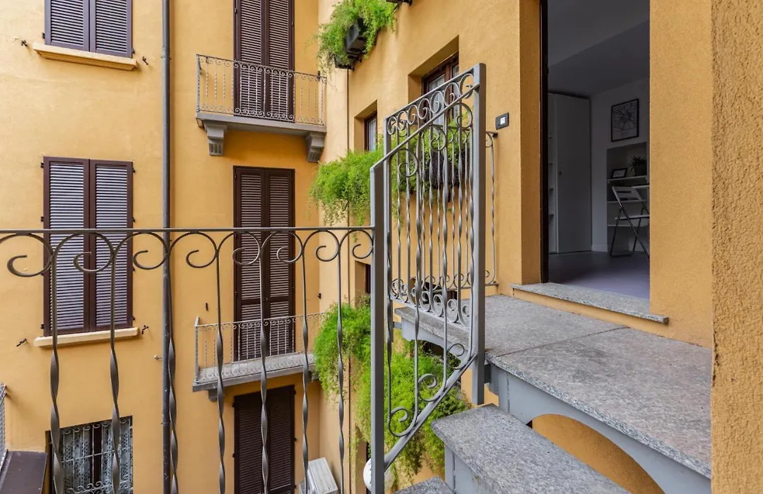 Guesthost - Central Studio Apts Milano-Corso Magenta-1